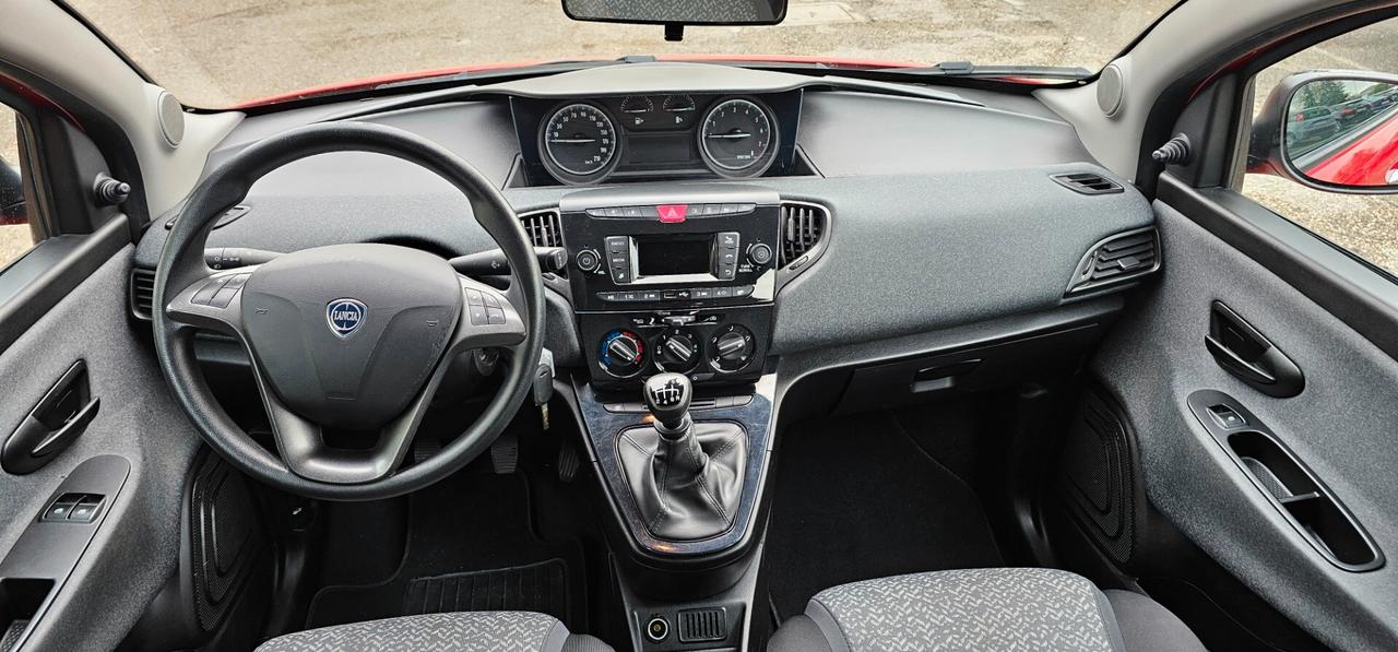 Lancia Ypsilon 1.0 benzina Hybrid