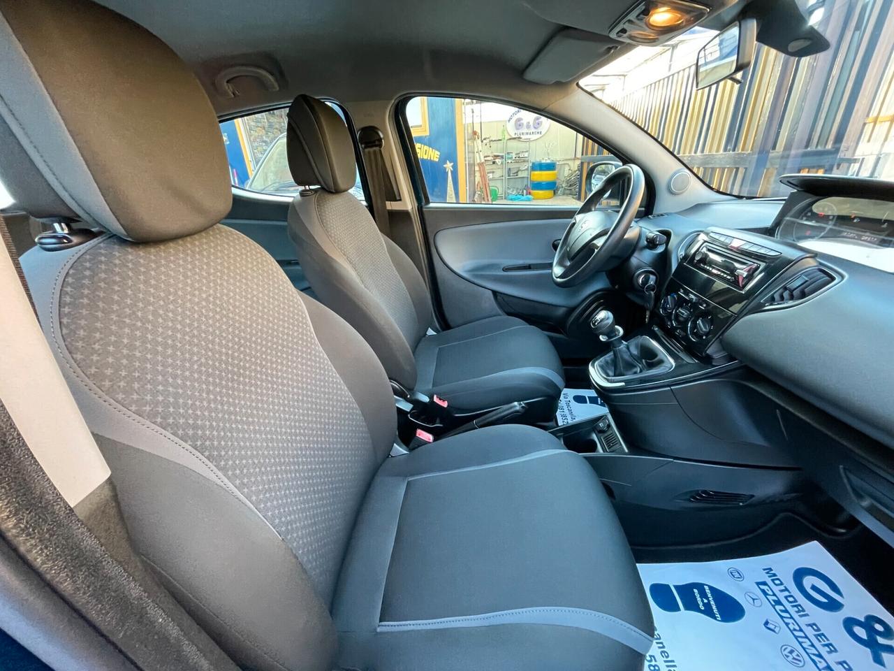 Lancia Ypsilon 1.2 69 CV 5 porte Silver