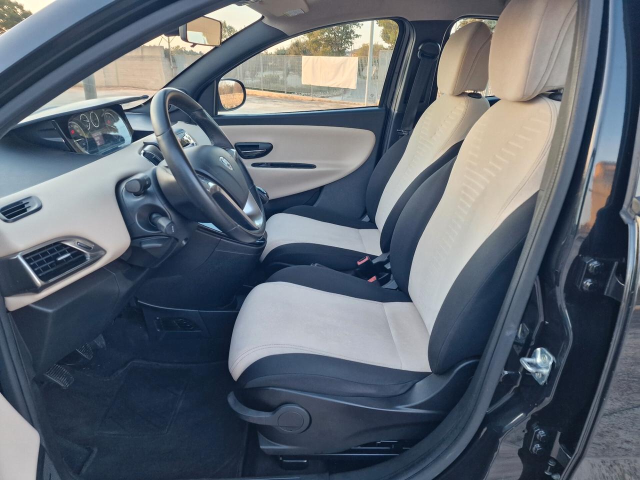 Lancia Ypsilon 1.2 69 CV 5 porte Platinum