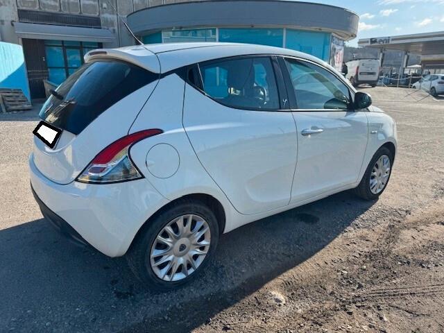 Lancia Ypsilon 1.2 benzina ok neopatentati