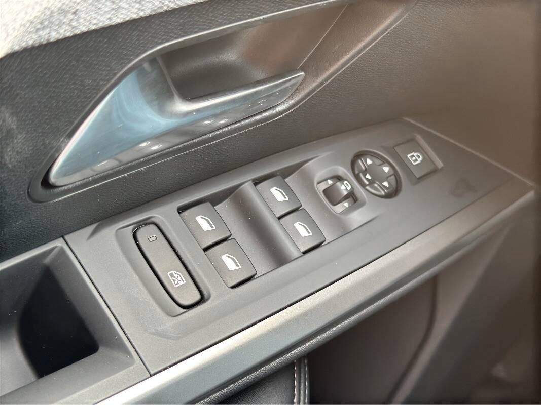 Peugeot 3008 1.2 hybrid Allure 145cv Automatica con Telecamera