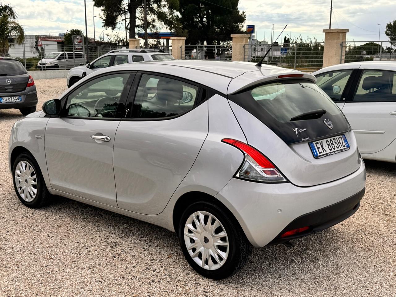 Lancia Ypsilon 0.9 TwinAir 85 CV 5 porte S&S Gold