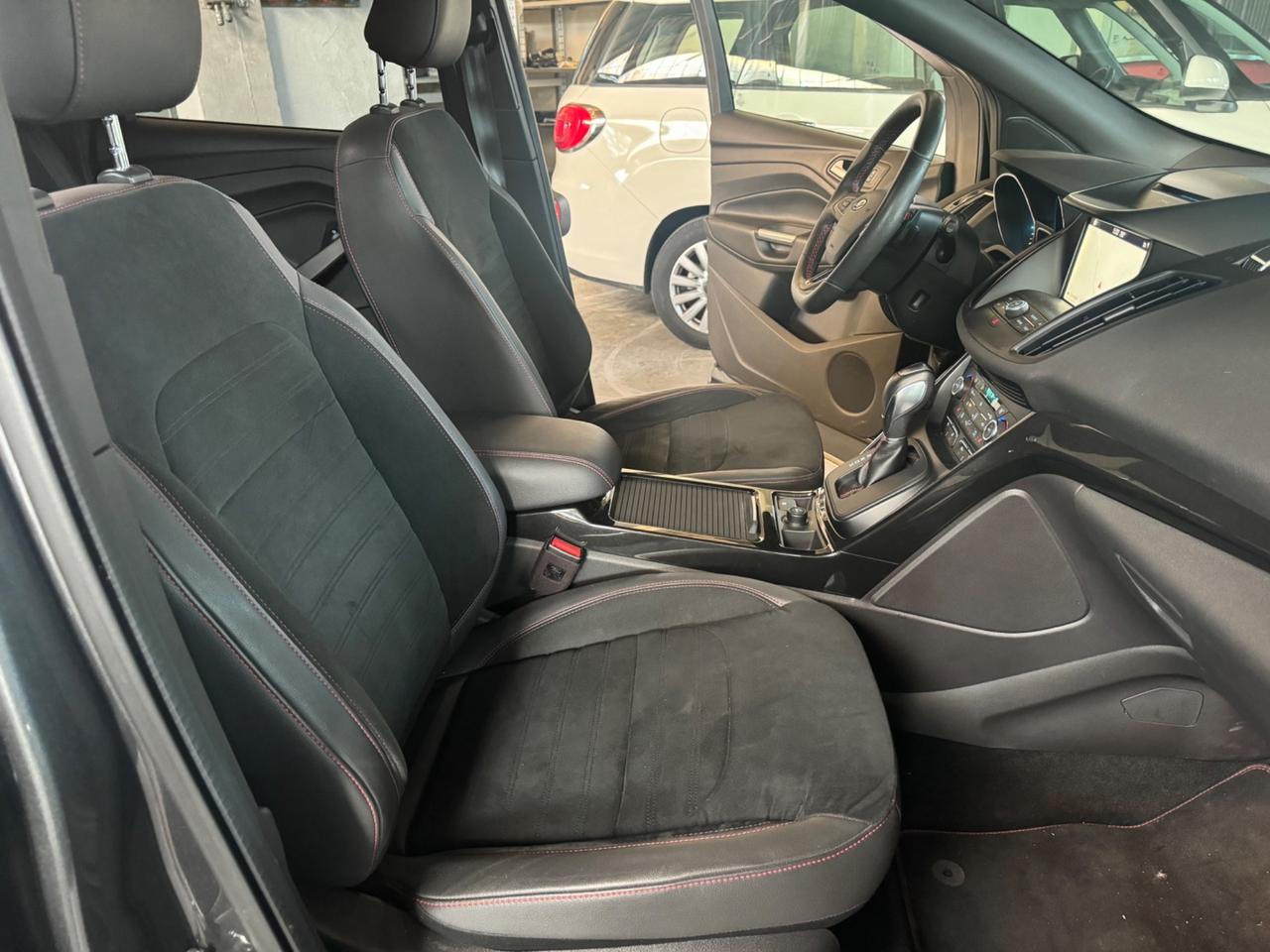 Ford Kuga 2.0 TDCI 150 CV S&S 4WD Powershift ST-Line