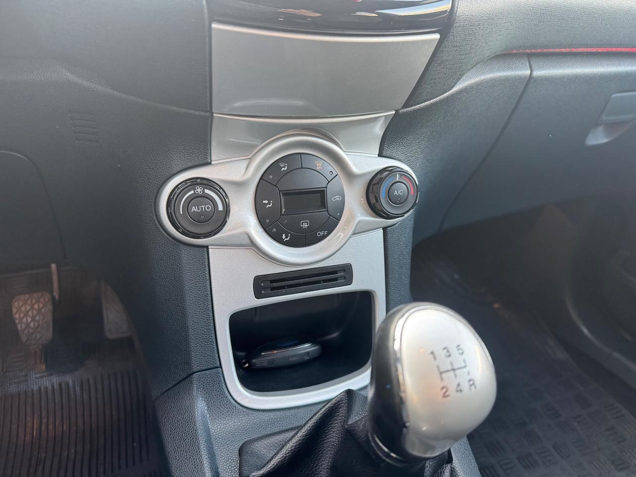 Ford Fiesta 1.2 BENZINA 82CV Titanium 2012