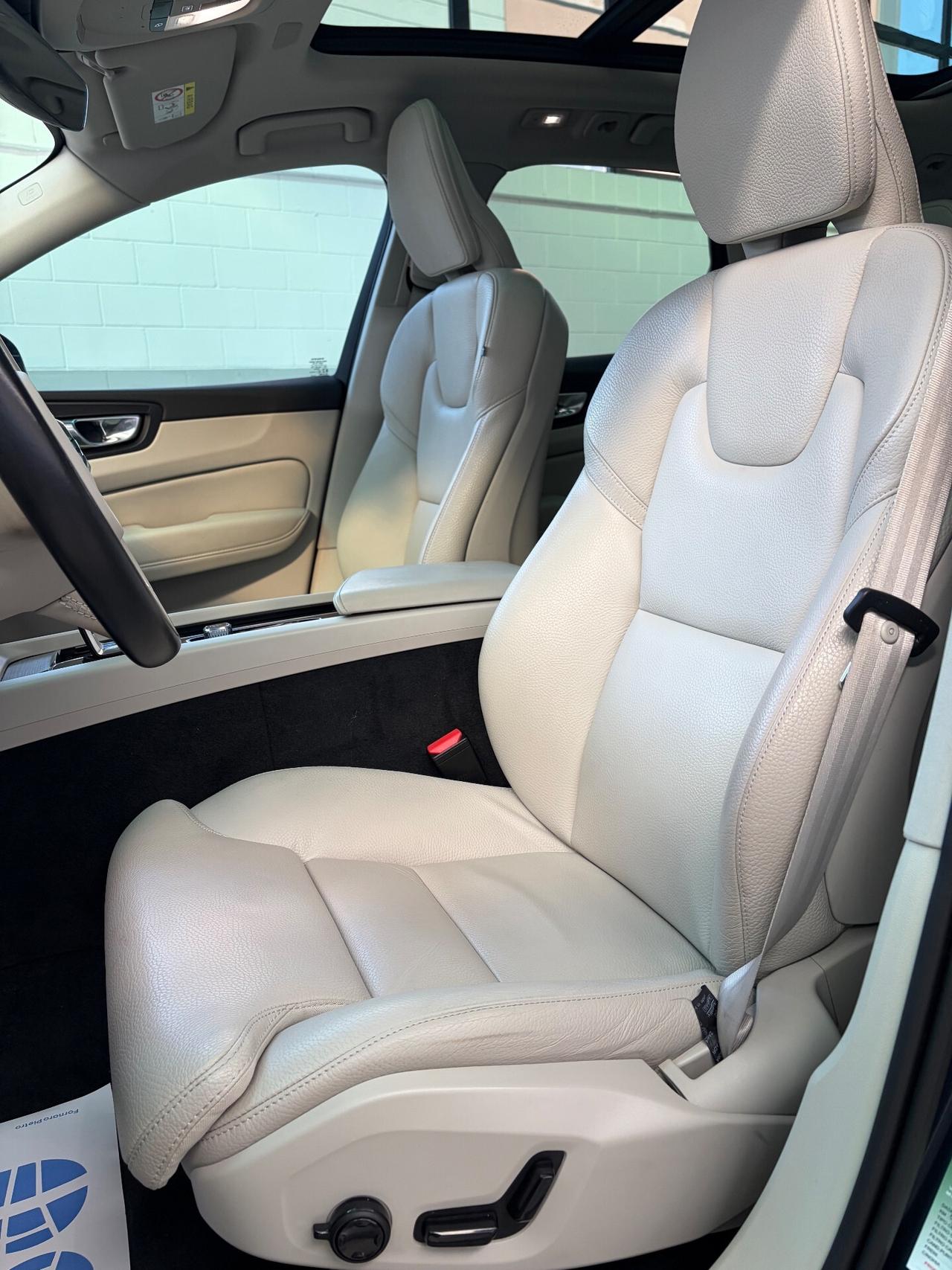 Volvo XC60 B4 (d) AWD automatico Plus Bright