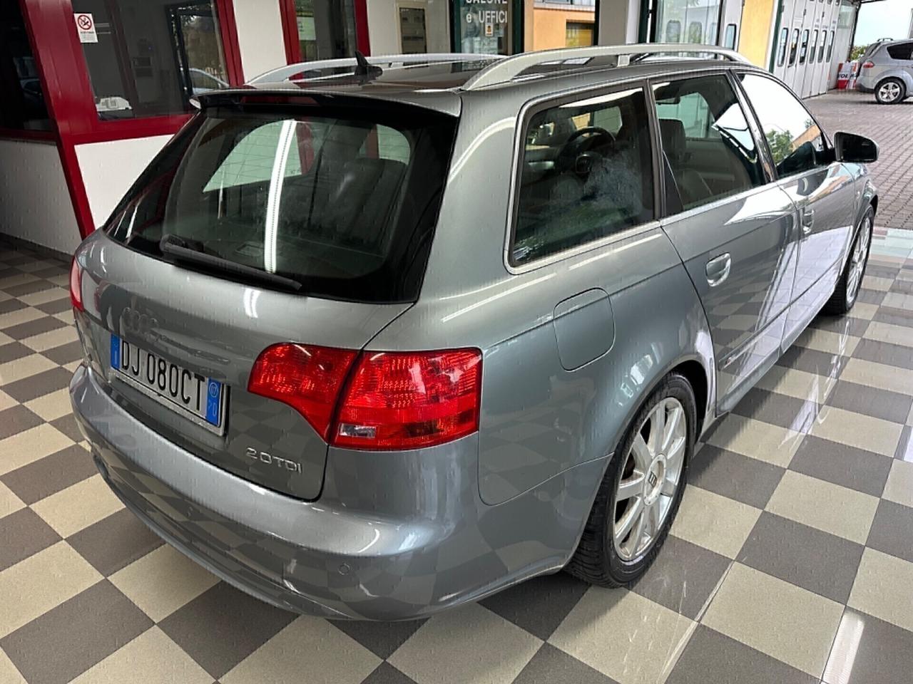 Audi A4 2.0 16V TDI S-LINE