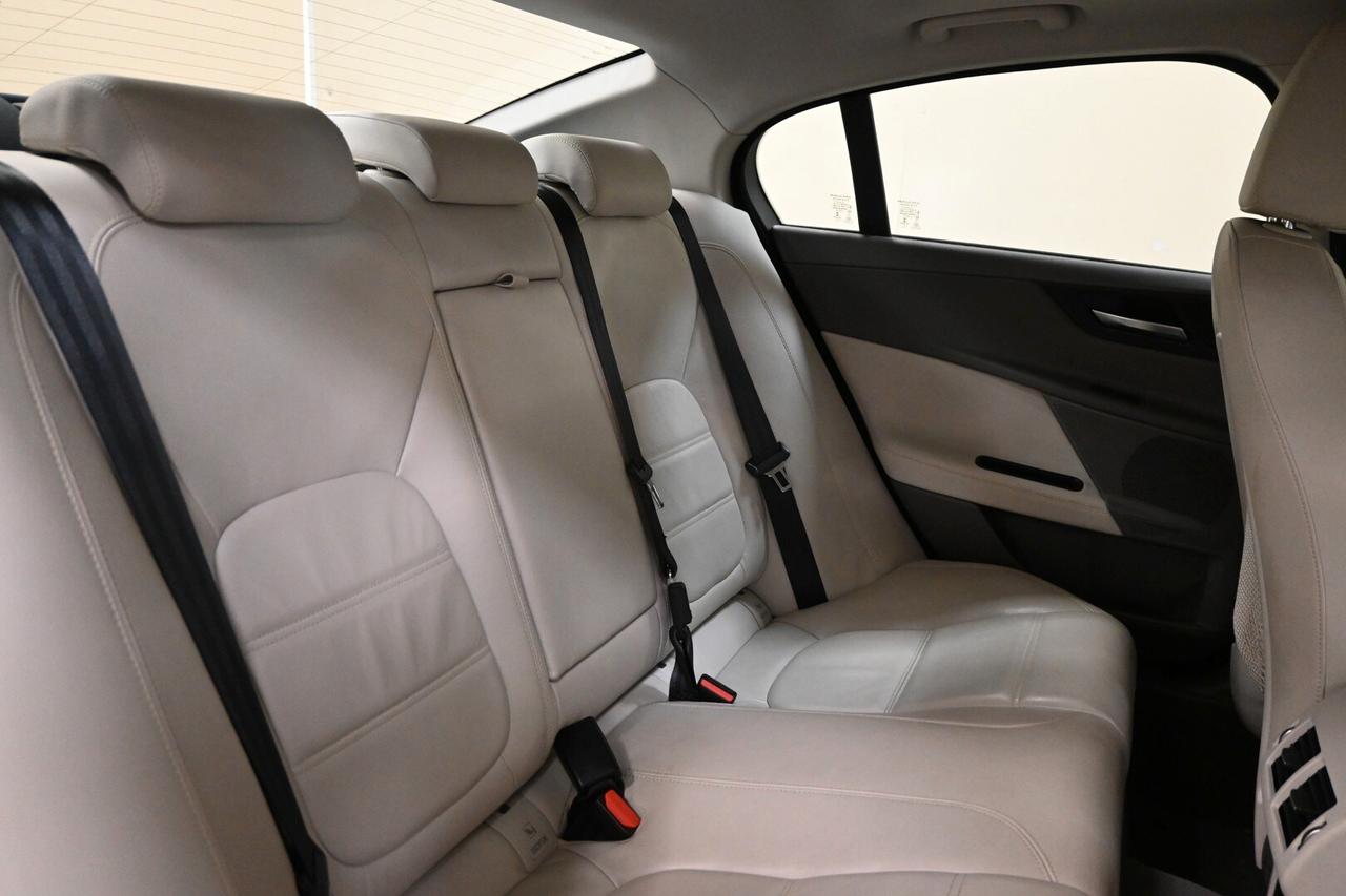 JAGUAR XE (X760) XE 2.0 D Turbo 180CV...