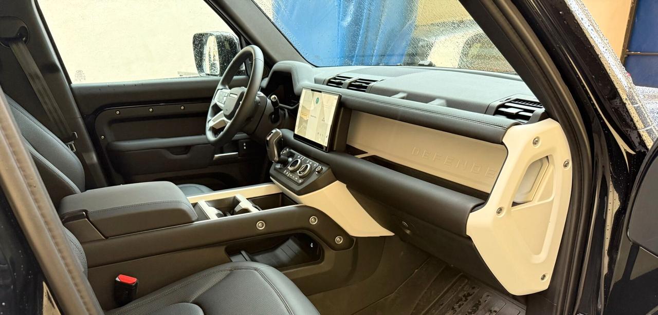 Land Rover Defender 110 3.0D I6 200 CV AWD Auto X-Dynamic SE