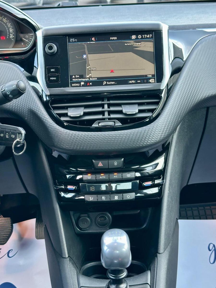 PEUGEOT - 208 - BlueHDi 100 S&S 5p. Allure Navi Pack