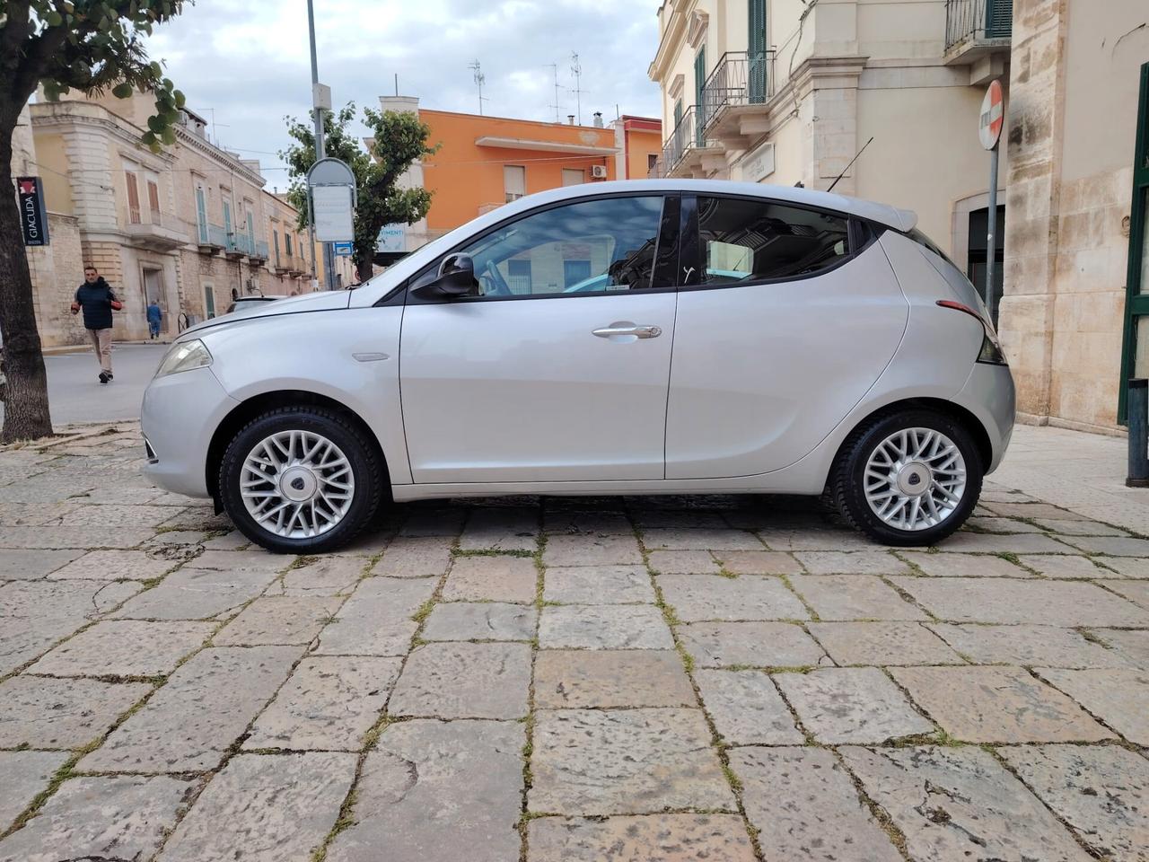 Lancia Ypsilon 1.2 69 CV 5 porte GPL Ecochic Gold