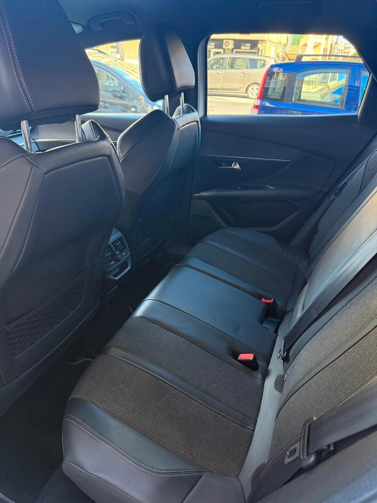 Peugeot 3008 BlueHDi 130 S&S EAT8 Allure