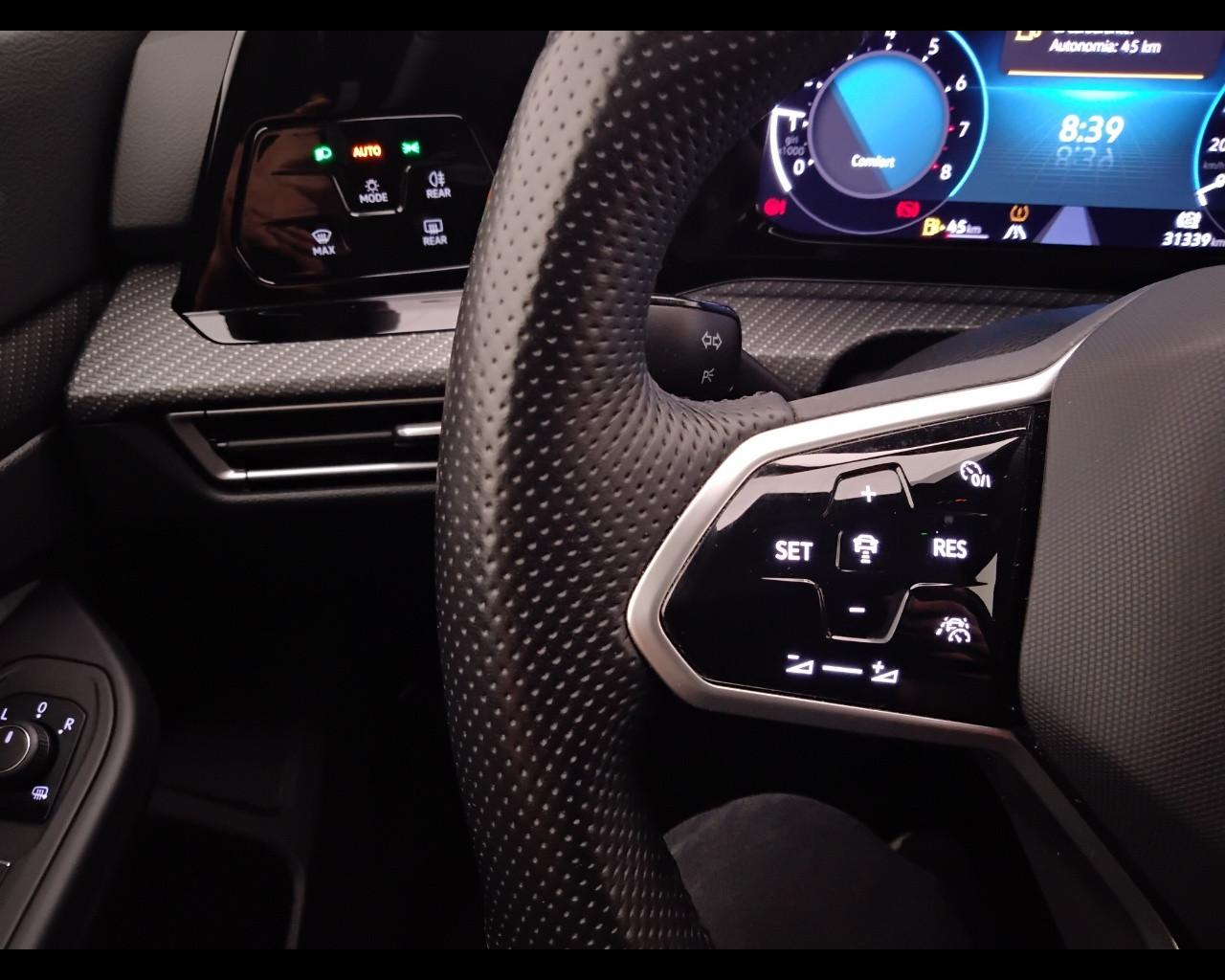 VOLKSWAGEN Golf VIII 2020 - Golf 1.5 tsi evo R-Line 130cv