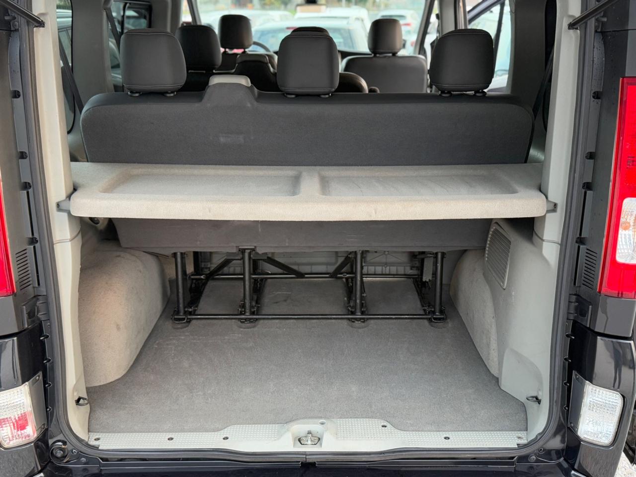 Renault Trafic 2.0 Passenger 7 POST! 115CV