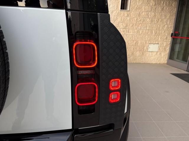 LAND ROVER Defender 110 3.0D I6 200 CV AWD Auto X-Dynamic SE AUTOCARRO