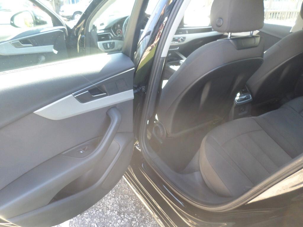 Audi A4 Avant 40 TDI quattro S tronic Business Advanced