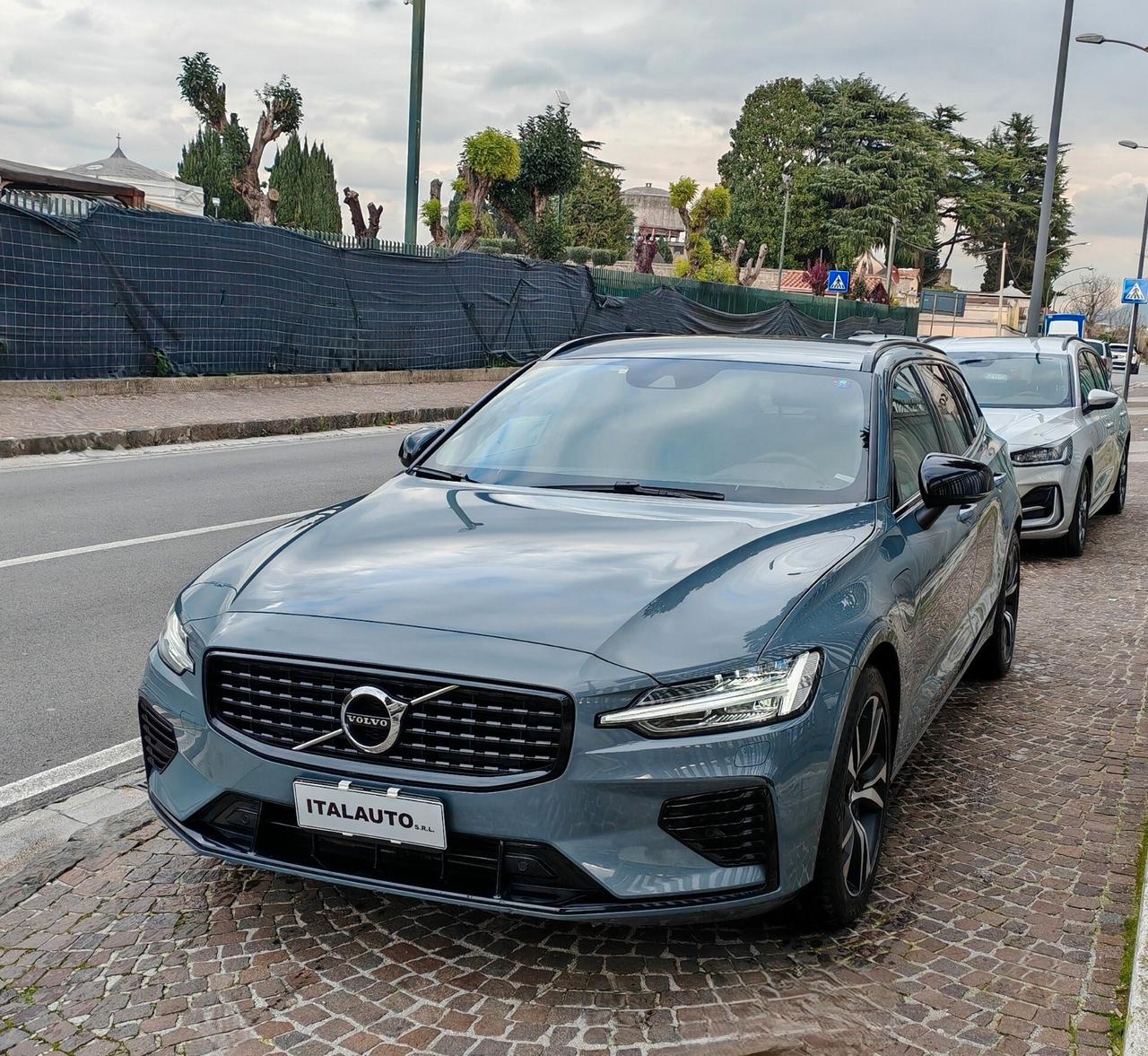 Volvo V60 T8 Recharge AWD Plug-in Hybrid R-design