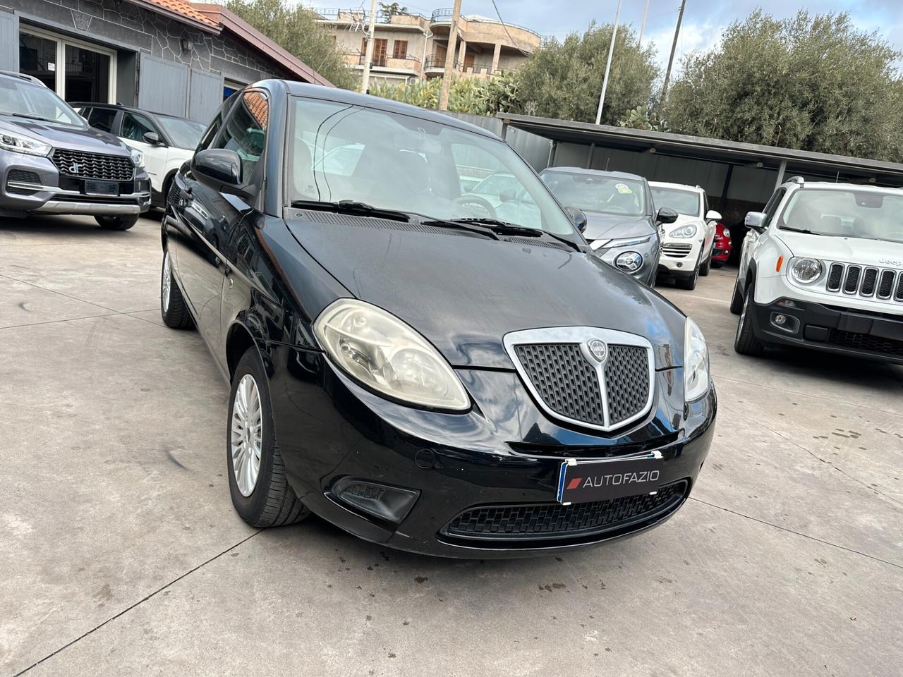 Lancia Ypsilon 1.3 MJT 75 CV New Oro