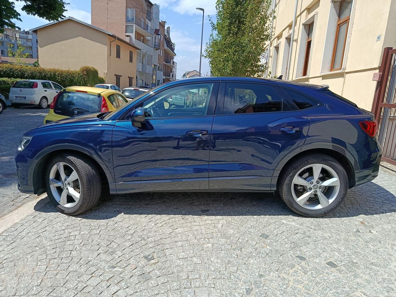 Audi Q3 2.0 TDI Business #6230