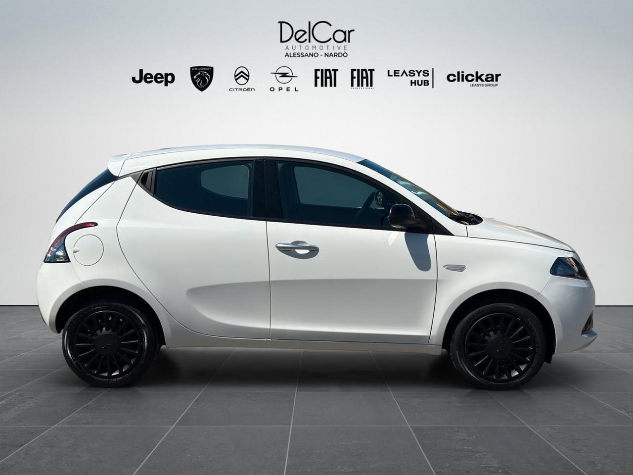Lancia Ypsilon 1.0 FireFly 5 porte S&S Hybrid Ecochic Silver