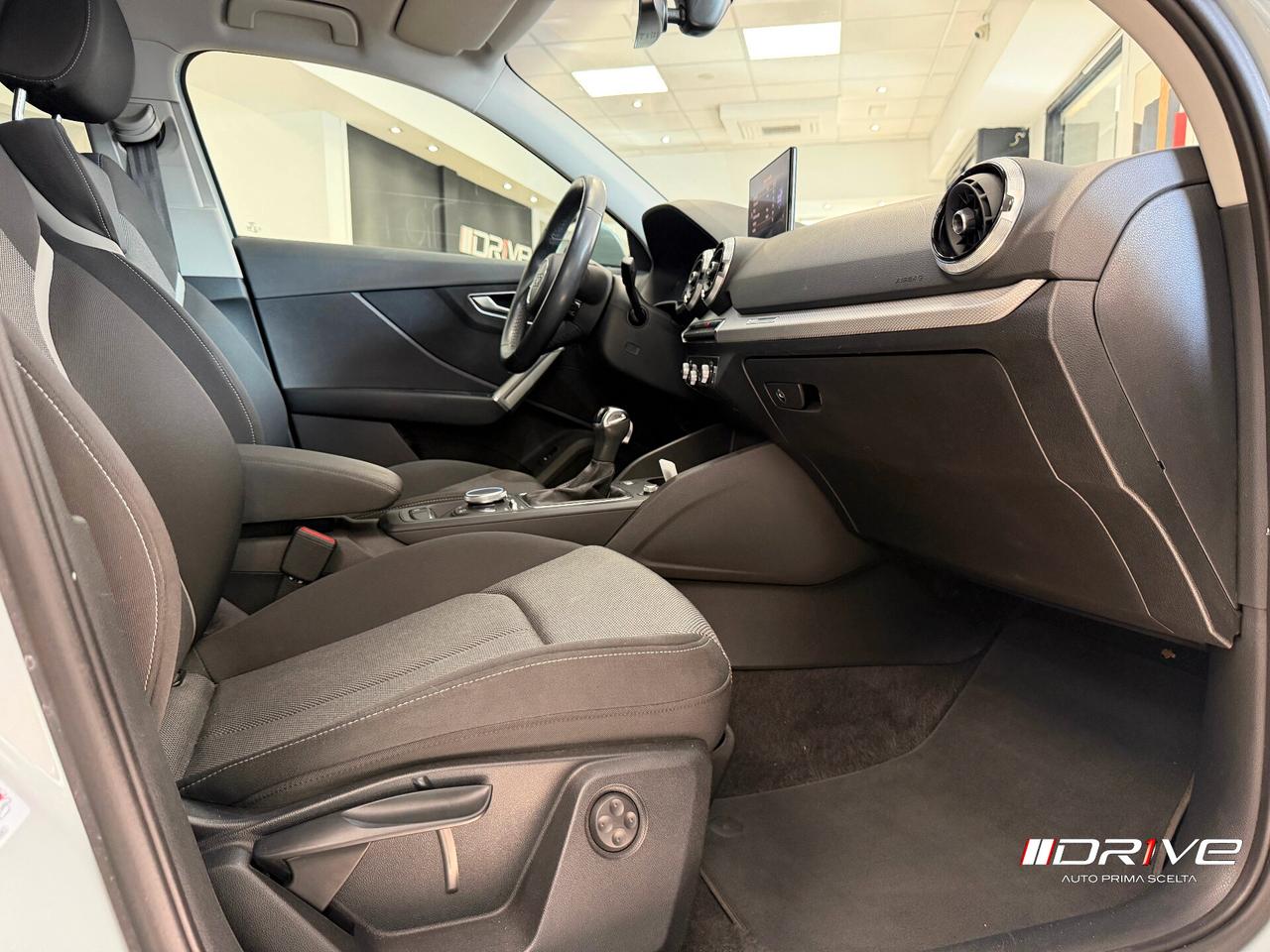 AUDI Q2 Q2 35 TFSI S tronic Identity Black