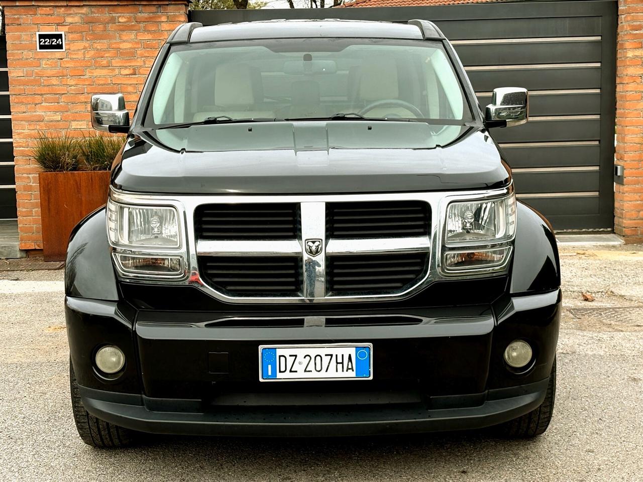 DODGE NITRO 2.8D aut- 4x4 inserib-Nav,Pelle,Dvd-2010