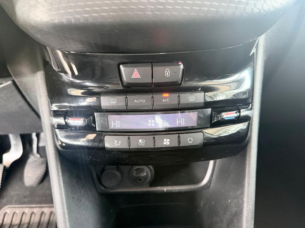 Peugeot 2008 BlueHDi 100 Black Matt