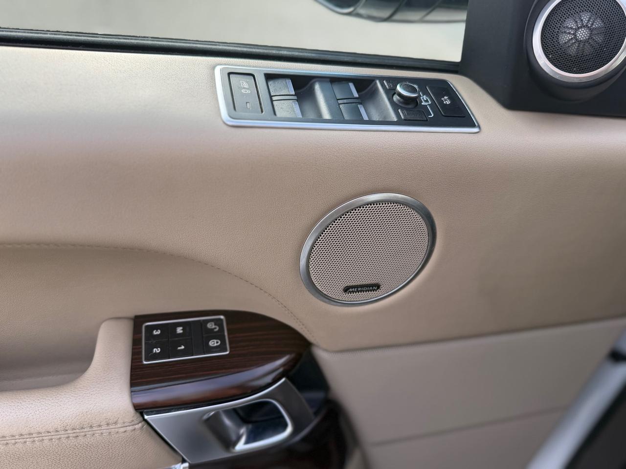 Land Rover Range Rover Vogue 3.0TDV6 black edition