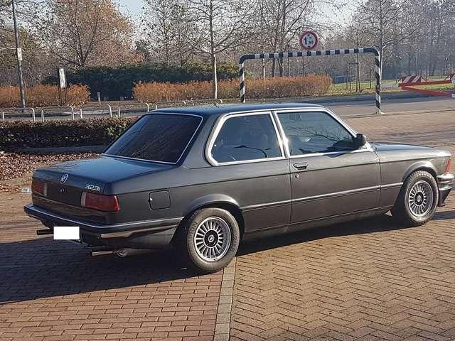 BMW 323 i coupè