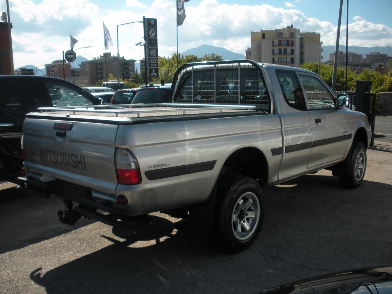 Mitsubishi L200 2.5 TD cat 4WD Club Cab Intense