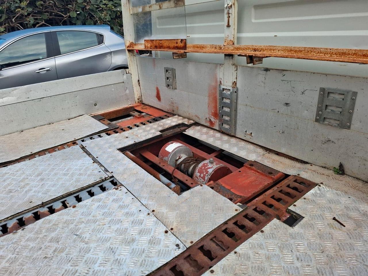 Iveco Daily 35.8 2.5 Diesel USO CARROATTREZZI