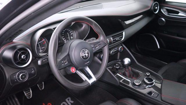 ALFA ROMEO Giulia 2.9 T V6 Quadrifoglio MANUALE TIRATURA LIMITATA