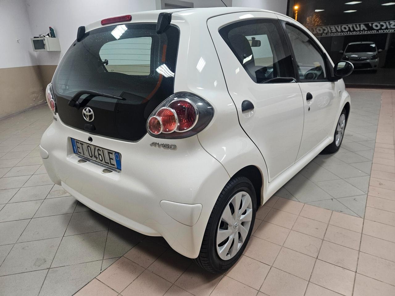 Toyota Aygo 1.0 12V VVT-i 5 porte Cool Soda Connect