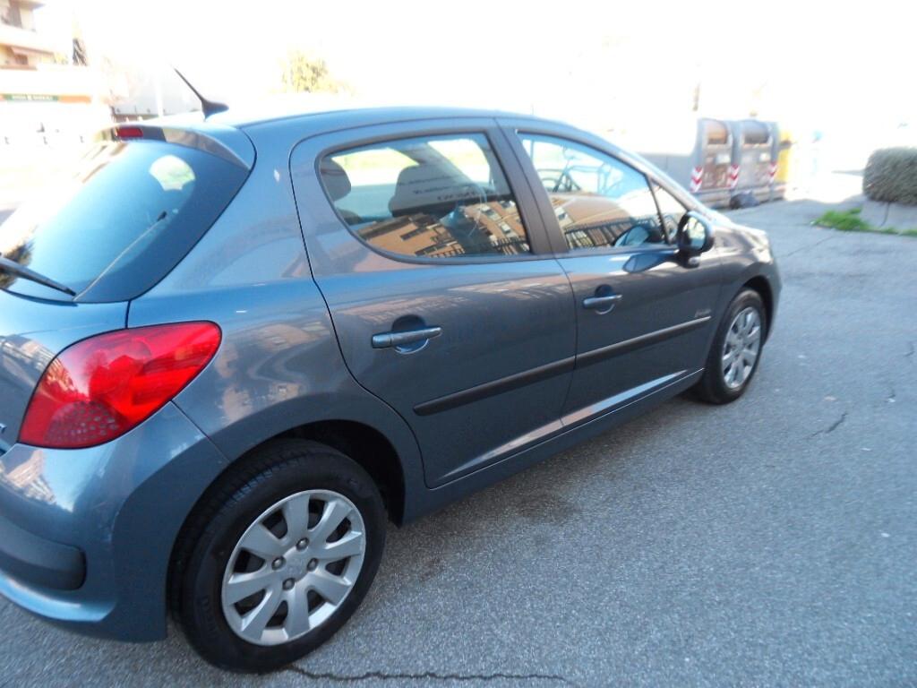 Peugeot 207 1.4 8V 75CV 5p. ONE Line