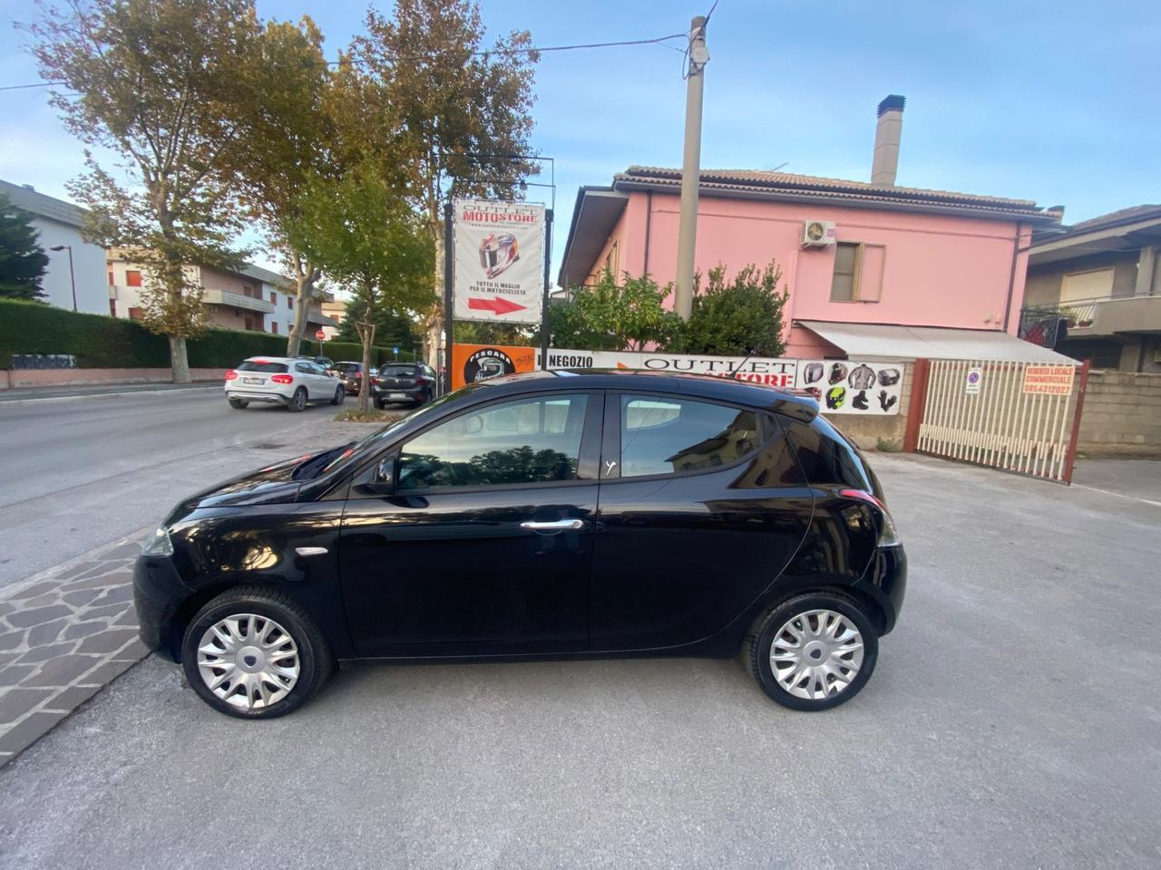 Lancia Ypsilon 1.2 69 CV 5 porte S&S Platinum
