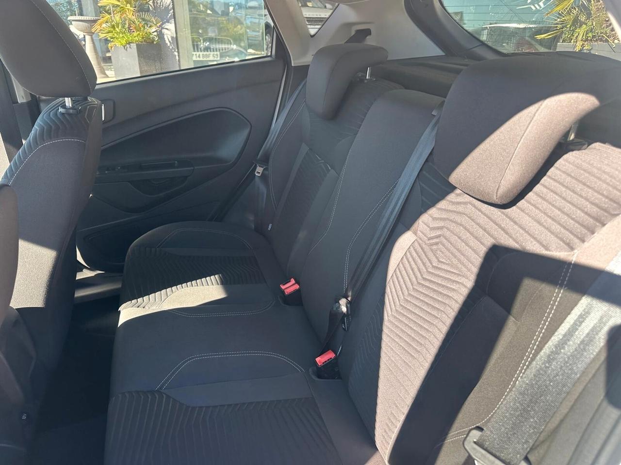 Ford Fiesta 1.5 TDCi 75CV 5 porte Black & White Edition NEOPATENTATI