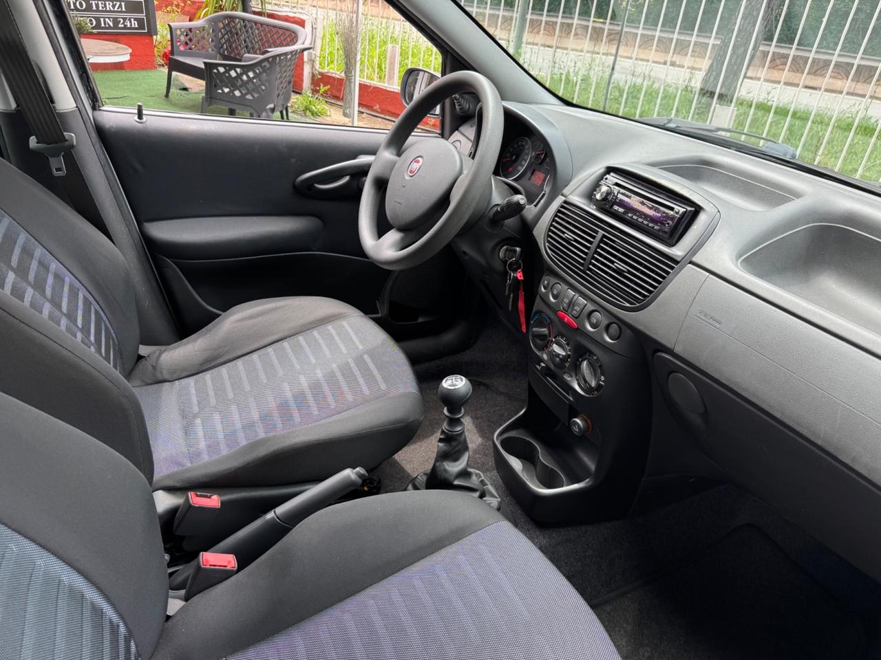 Fiat Punto 1.2 benzina - POCHI KM - 2010