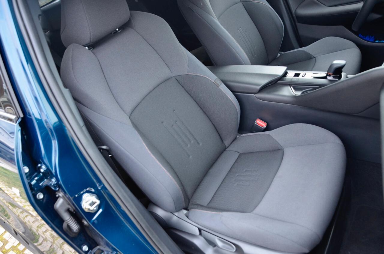 TOYOTA C-HR 2.0 HEV TREND FWD 197cv E-CVT, UNICOPROPRIETARIO, SERVICE TOYOTA, FARI FULL LED, NAVI, APPLE ANDROID, PERMUTE