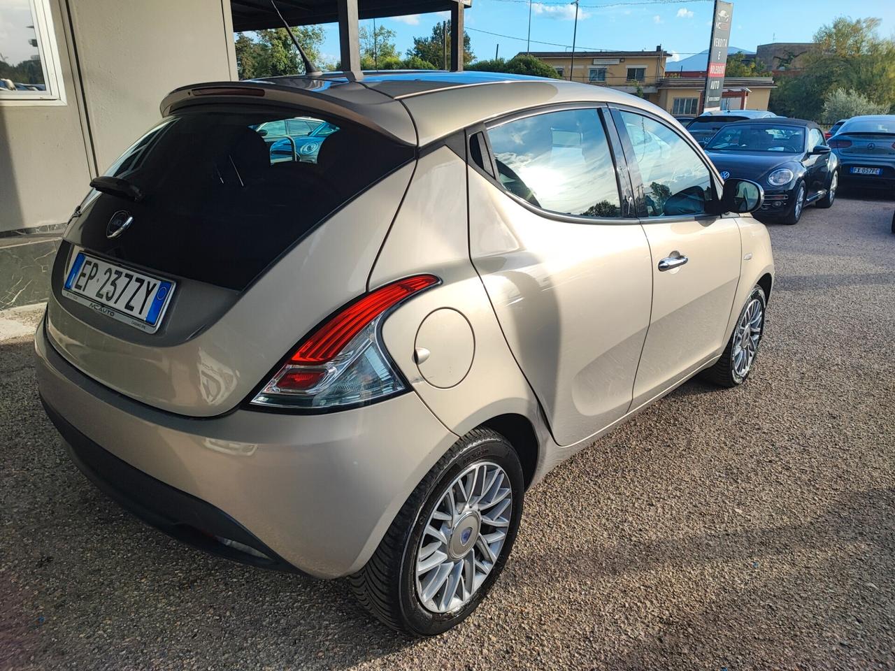 Lancia Ypsilon 1.2 69 CV 5 porte S&S Platinum