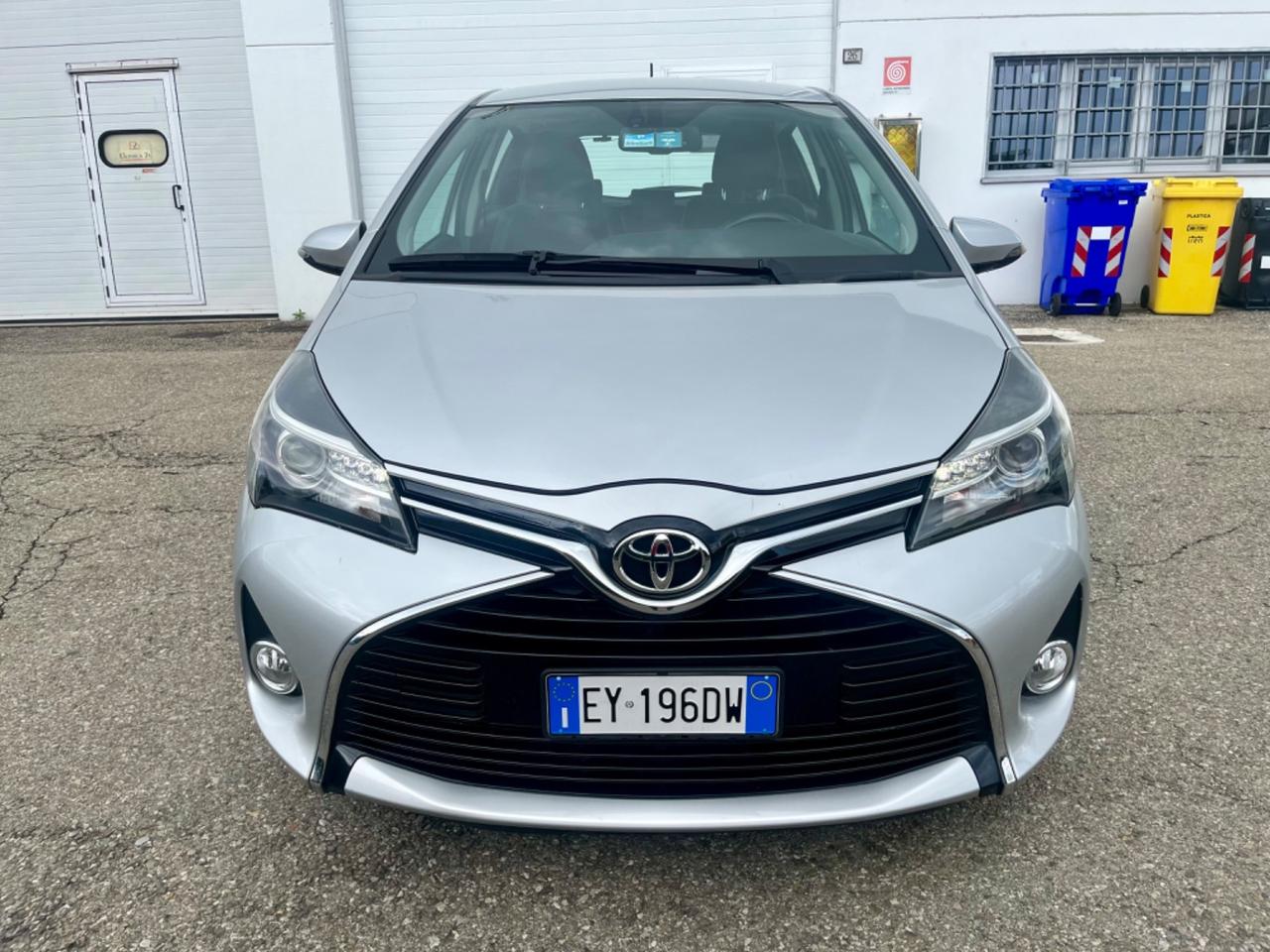 Toyota Yaris 1.3benz 2015 90.000km perfetta per neopatentati