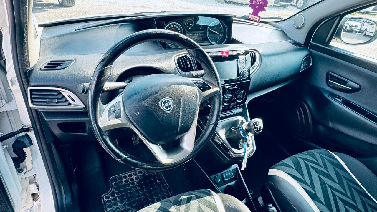 Lancia Ypsilon 1.2 69 CV 5 porte S&S Gold