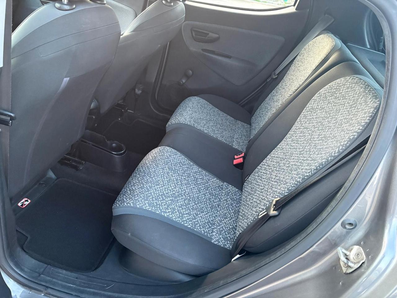 Lancia Ypsilon 1.0 FireFly 5P Hybrid Ecochic Silver