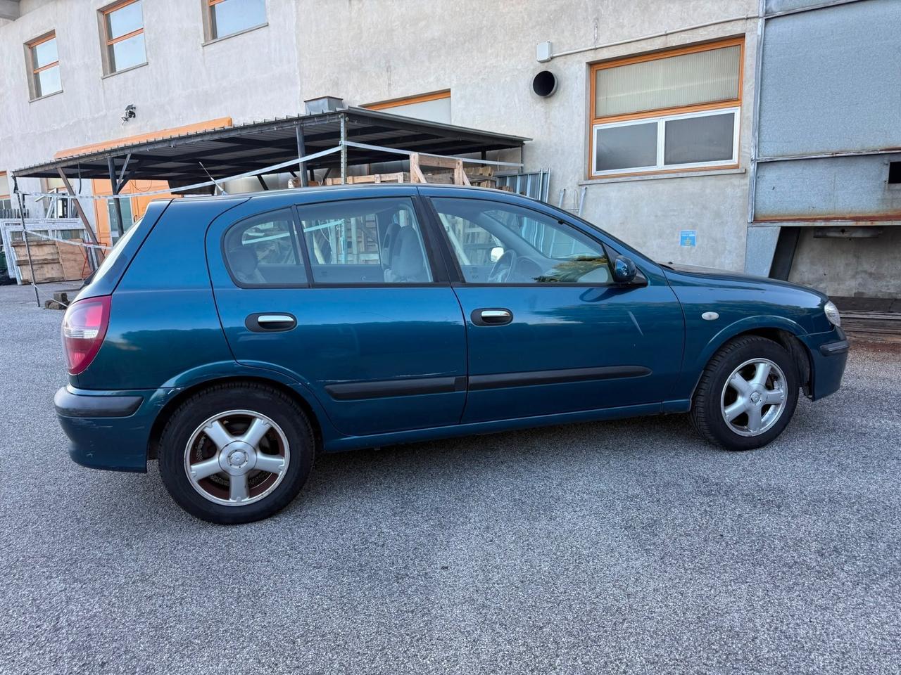 Nissan Almera Tino 1.5 benzina 2002 190.000km