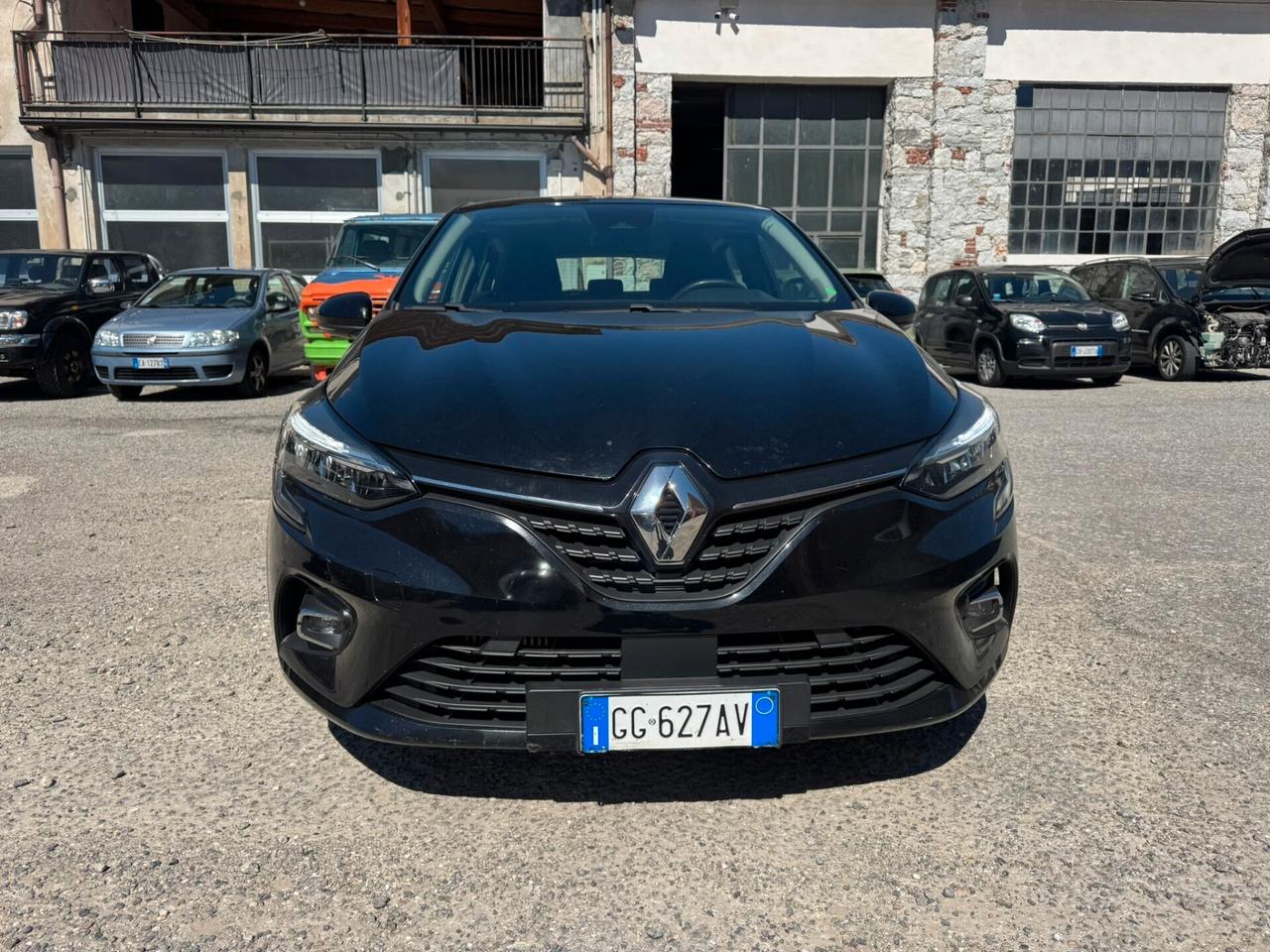 renault clio adatta a neop. garantita