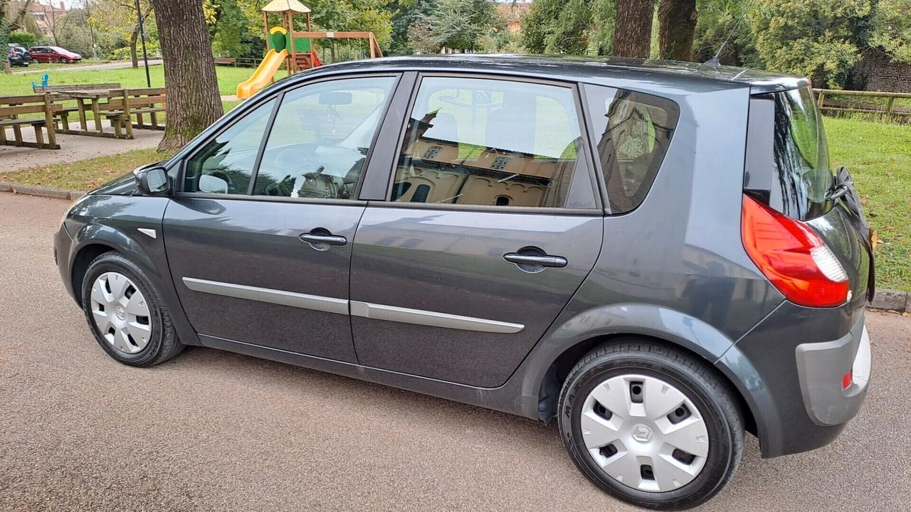 Renault Scenic Grand Scénic 1.9 dCi/130CV