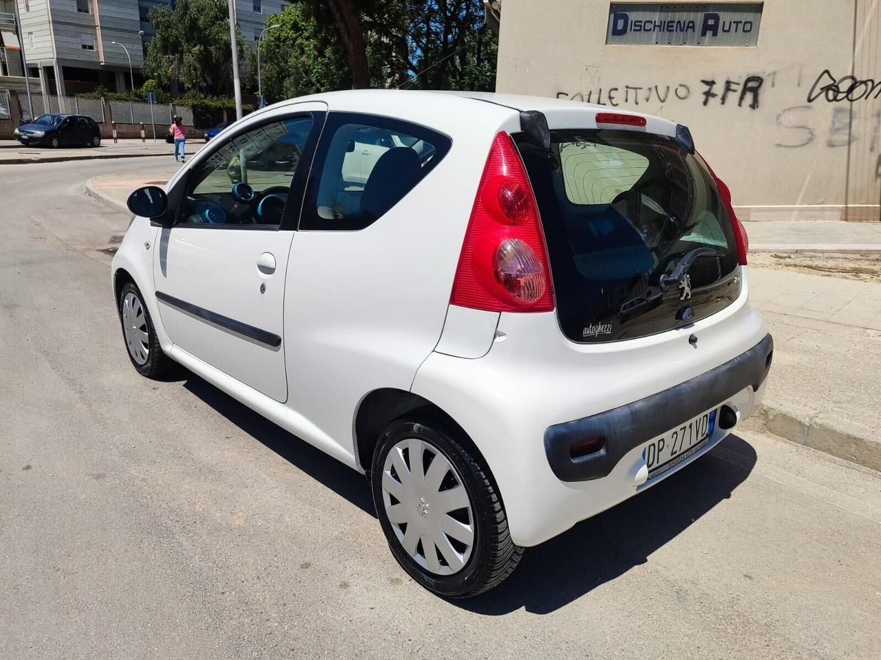 Peugeot 107 1.0 BENZ. 68CV.