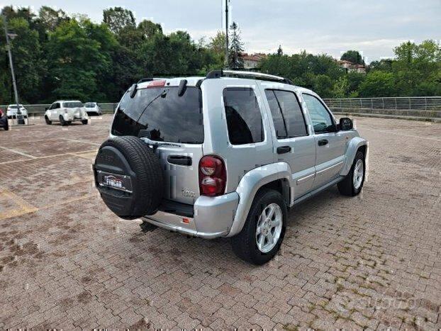 Jeep Cherokee valutiamo usato /scambio