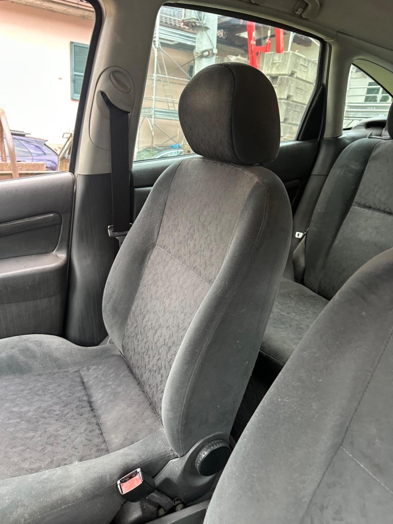 Ford FOCUS 1.6i 16V 5p. GHIA KMCERT