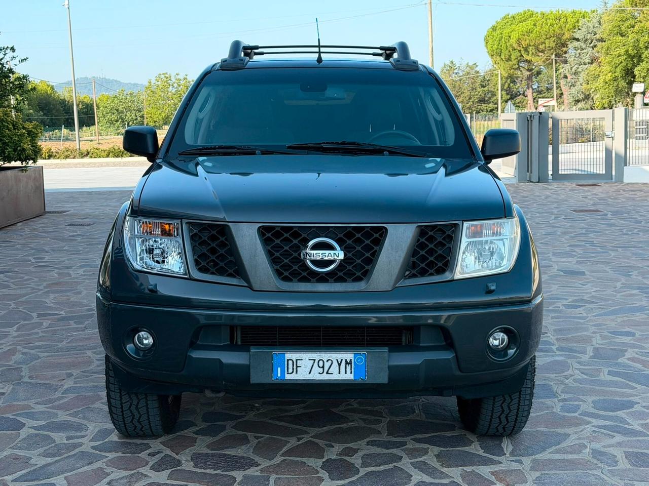 Nissan Navara 2.5 dCi 4 porte Double Cab - hard top