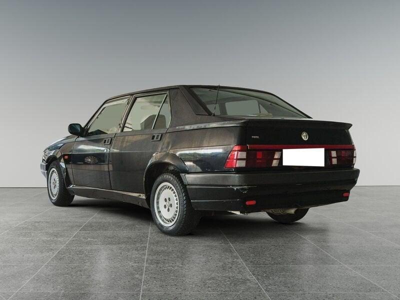 Alfa Romeo 75 2.0