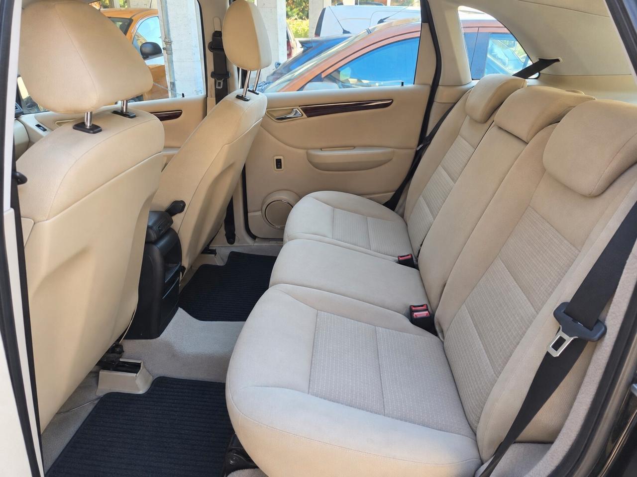Mercedes-benz B 200 CDI SportMercedes-Benz B 200 CDI Premium Automatica – 140 CV – € 2.890Cambio automatico – 178.000 km – Doppie chiavi – Garanzia 12 mesi